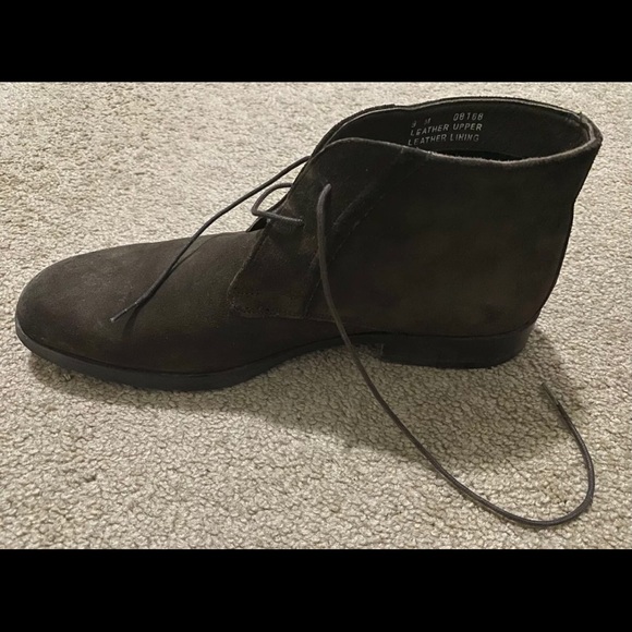 Banana Republic Dark Brown Suede Chukkas 9 men’s